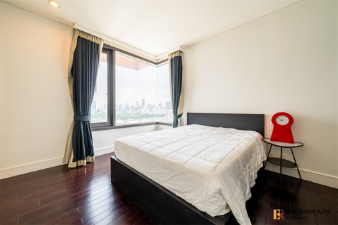 Aguston Sukhumvit 22  Luxury Condo at Special Price