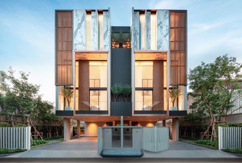 Last 3 unit luxurious townhome at ladprao near CBD  4 park lot