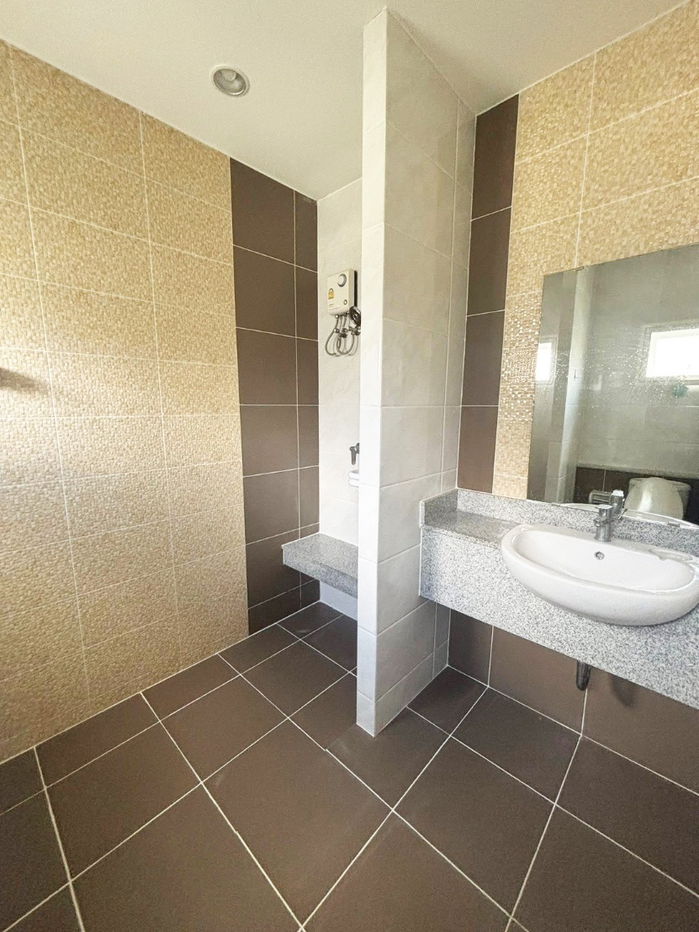 picture A house two storeys for rent with 3 bedrooms,3 toilets and 1 kitchen. - 8/14