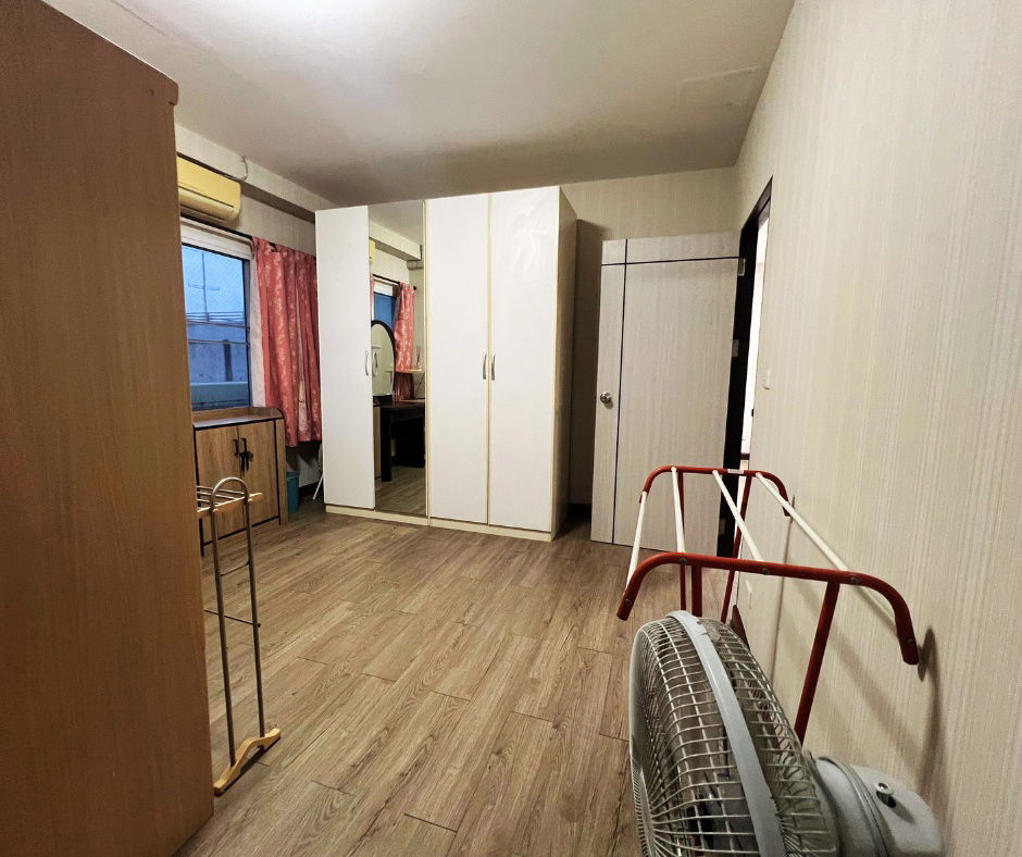 picture Corner Unit Condo for Sale – 2 Bedrooms, 9th Floor, Great View, Near MRT - 9/21