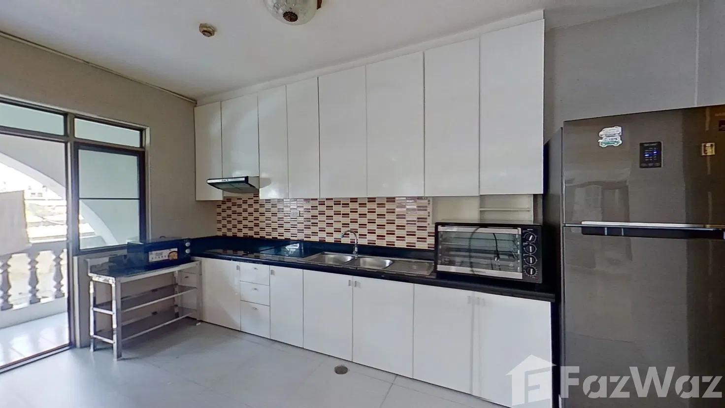 picture Royal Castle: Luxury Living at an Unbeatable Price! 1076502 - 6/13