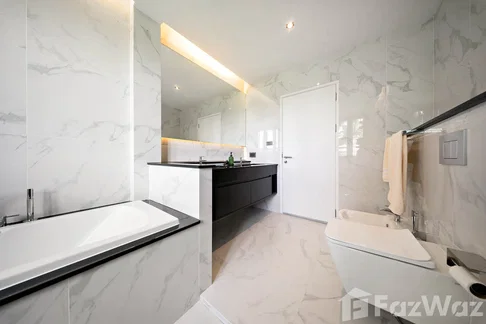 6 Bedroom House for sale at Highgrove Villas 2006751