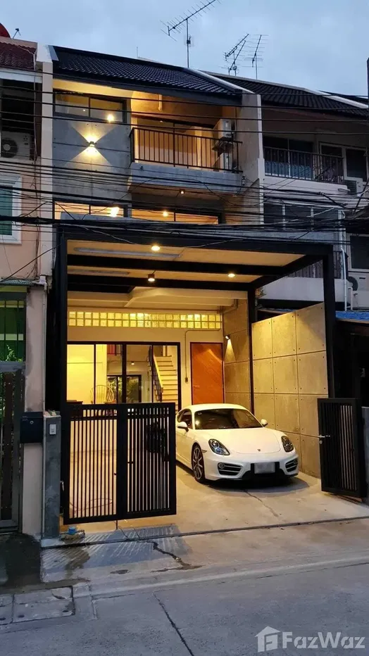 รูป ทาวน์เฮ้าส์ให้เช่า 5 ห้องนอน ใน คลองตันเหนือ, กรุงเทพมหานคร 1037782 - รูปที่ 1/22
