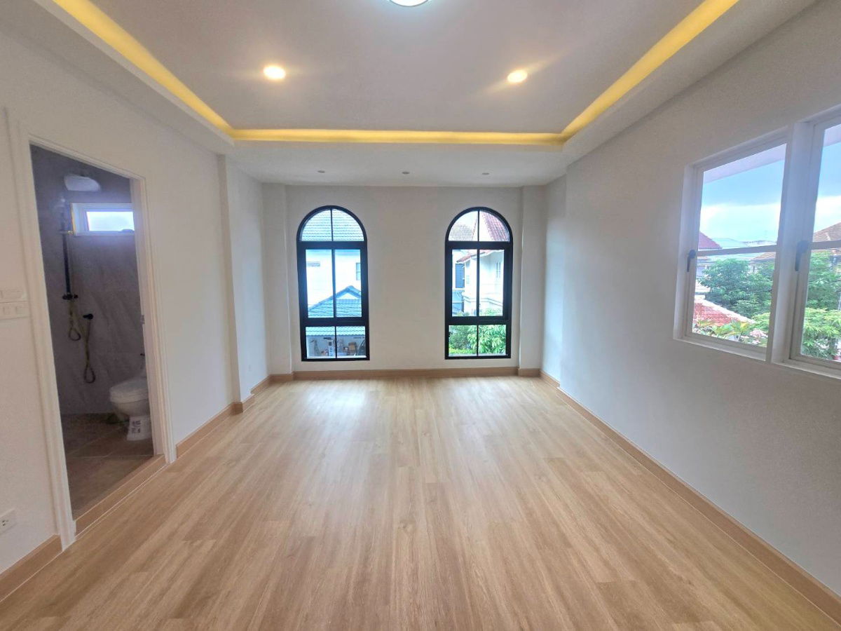 รูป บ้านเดี่ยวหลังใหญ่ กำลังรีโนเวทใหม่ กว้าง ราคาคุ้ม หมู่บ้าน ฮาร์โมนี่วิลล์ ถนนสุขาภิบาล5 ซอย80 แขวงออเงิน เขตสายไหม - รูปที่ 32/49