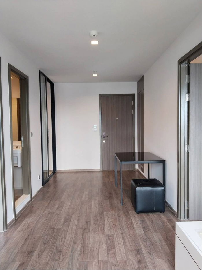picture Modern Condo in Prime Location | Fully Furnished | BTS & Malls in Walking Distance - 2/9