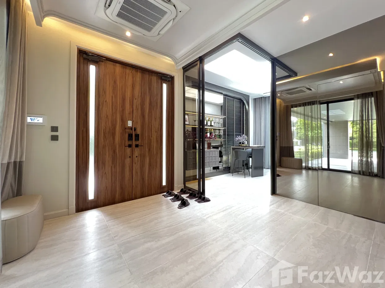 รูป ULTIMATE LUXURY 5-BED CORNER HOUSE WITH PRIVATE PRIVATE LIFT 5750673 - รูปที่ 36/131