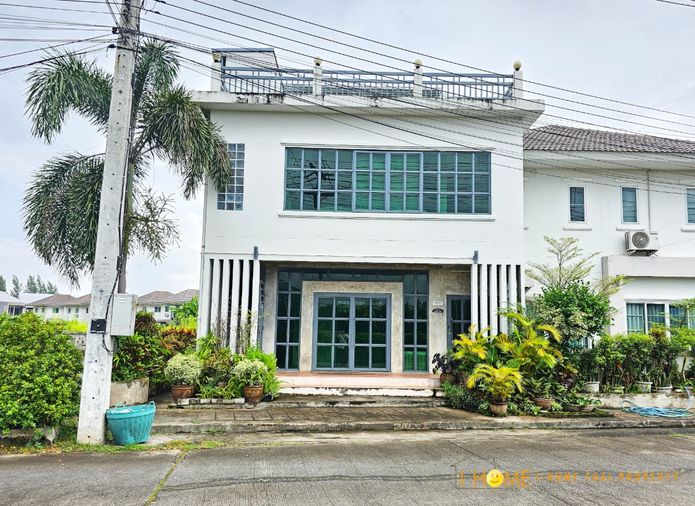 บ้านเดี่ยวสองชั้นพร้อมห้องบนดาดฟ้า 2ห้องนอน 4 ห้องน้ำ 2 ห้องนั่งเล่น 1 ห้องออฟฟิศใหญ่