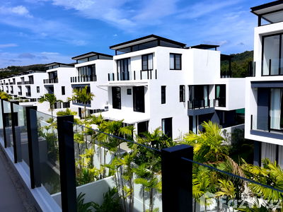 Houses for sale Thalang Phuket : Modern 3 Story 6 Bedroom Villa @Laguna Park 2 for Sale, B34M 1128762