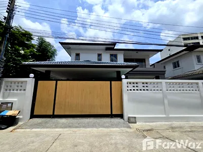 Houses for sale BTS On Nut : 3 Bedroom House for sale in Phra Khanong Nuea, Bangkok  5359900