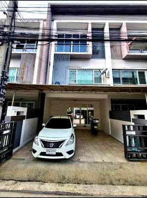 Townhouses for sale Max Valu Pattanakarn : Sales Townhome The Exclusive Pattanakarn 44, near Ekkamai, Thonglor, Rama 9, and Asoke.