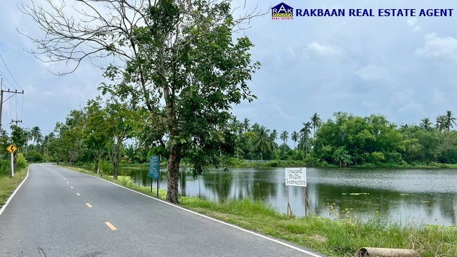 รูป ขายที่ดินเปล่า ติดแม่น้ำนครปฐม 19ไร่ 29ตร.ว. เหมาะสำหรับปลูกบ้านพักอาศัย หมู่บ้านจัดสรร ที่ดินจัดสรร โรงแรม ราคาไร่ละ 12,000,000.- - รูปที่ 3/5