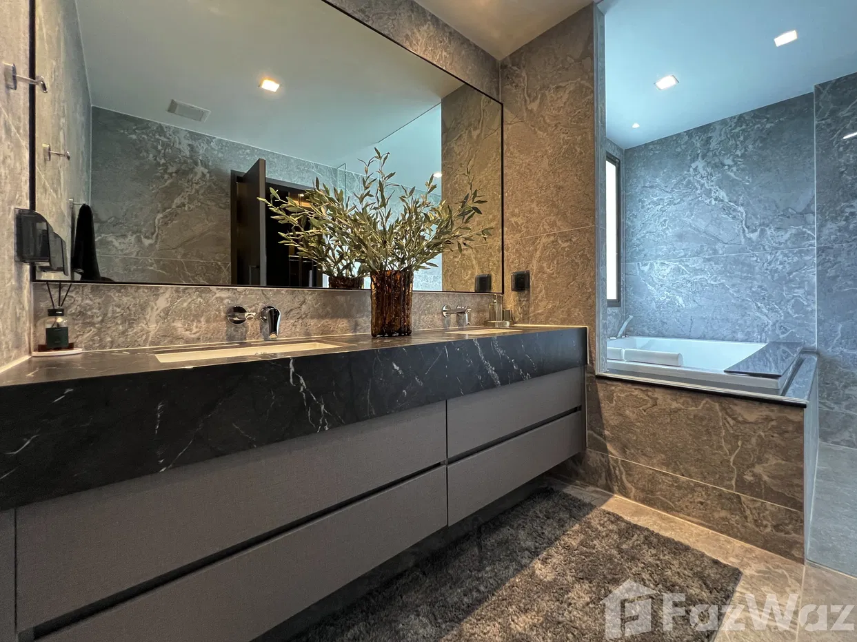 รูป ULTIMATE LUXURY 5-BED CORNER HOUSE WITH PRIVATE PRIVATE LIFT 5750673 - รูปที่ 87/131