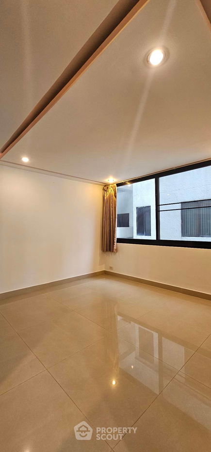 picture 2-BR Condo at Baan Prompong Condominium near MRT Phetchaburi (ID 549174) - 13/16
