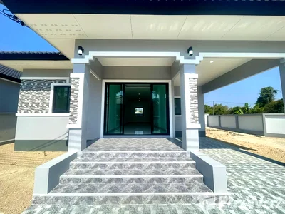 Houses for sale : 3 Bedroom House for sale at Lee Garden  1911188