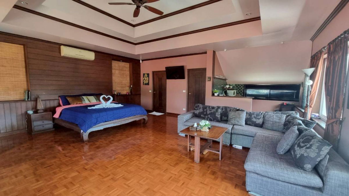 picture  A house for rent with 10 bedrooms,10 toilets,  and 1 kitchen. - 9/43