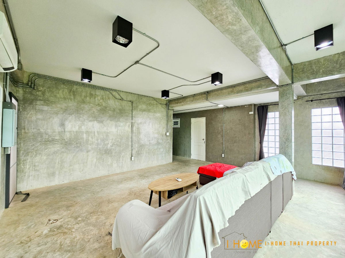 รูป บ้านเดี่ยวสองชั้นพร้อมห้องบนดาดฟ้า  2ห้องนอน 4 ห้องน้ำ 2 ห้องนั่งเล่น 1 ห้องออฟฟิศใหญ่  - รูปที่ 18/40