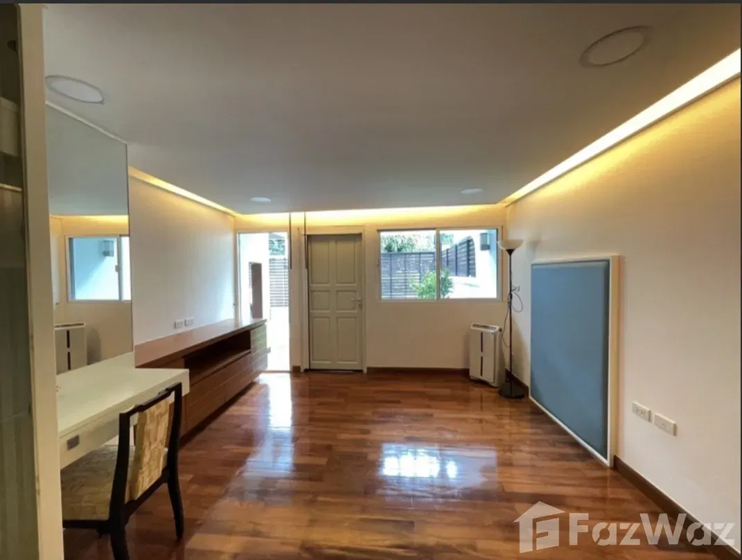 picture 4 Bedroom Townhouse for rent in Khlong Tan Nuea, Bangkok  1085252 - 6/15