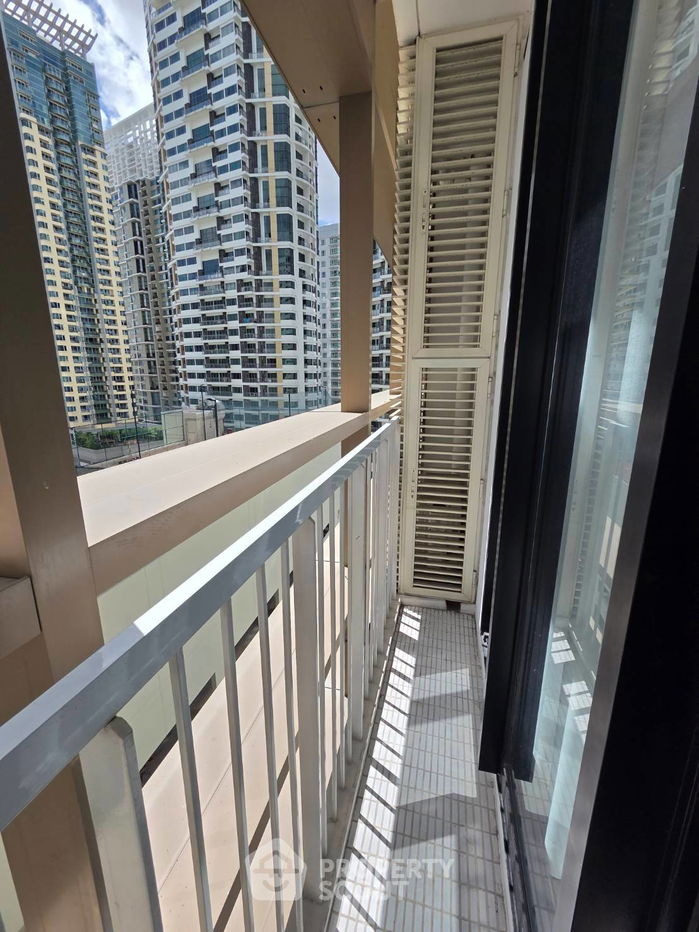 picture Studio Condo at Park Origin Phrom Phong near BTS Phrom Phong (ID 2353579) - 5/18