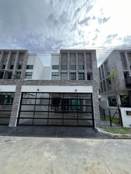 Two-story semi-detached house for sale 3 bedrooms 3 bathrooms and 1 parking.