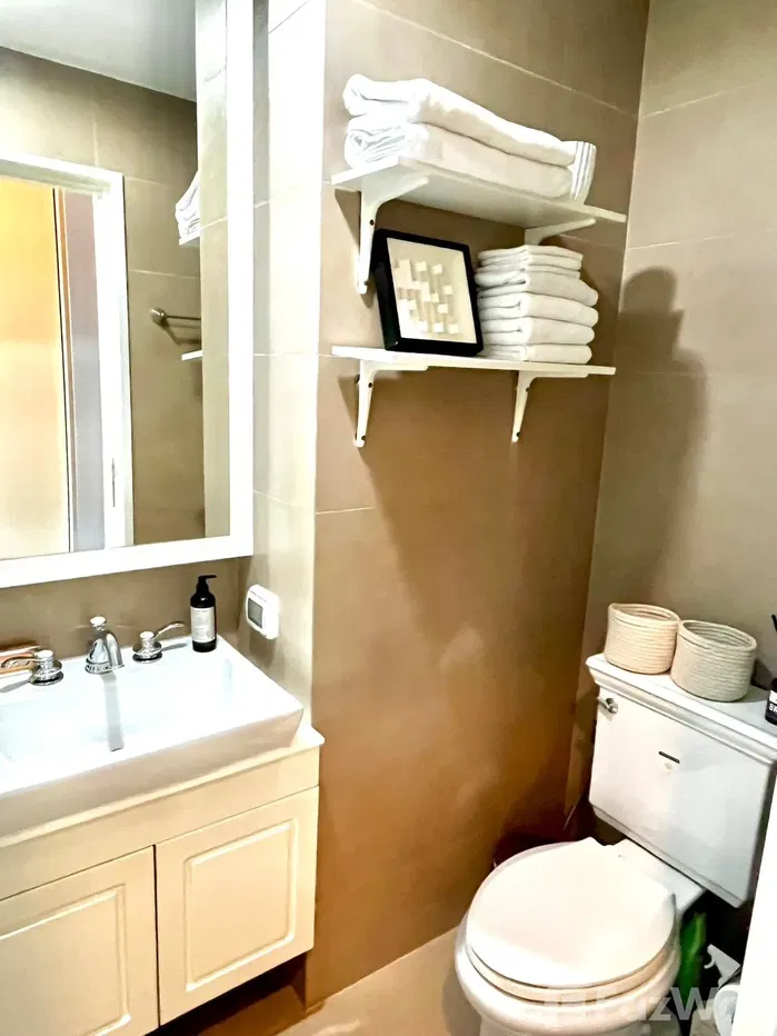 picture 1-Br Condo at one of the most wanted low-rise building 5569468 - 3/10