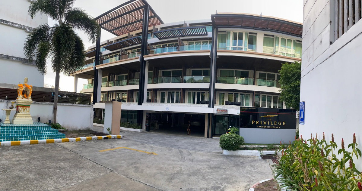 For Sale: The Privilege at Baycliff Condo 105.6sqm duplex - image 2