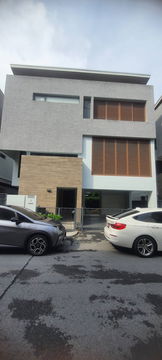 ให้เช่า บ้าน Parc Priva มีลิฟ พร้อมสวน ใกล้ Central พระราม9