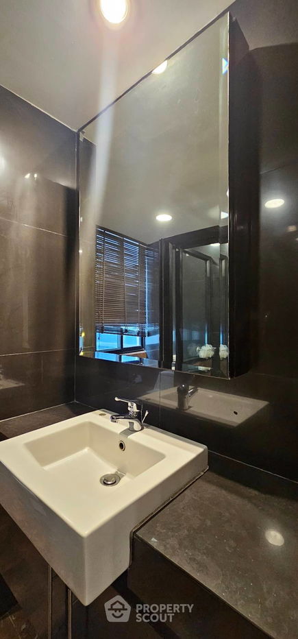 picture 2-BR Condo at Baan Prompong Condominium near MRT Phetchaburi (ID 549174) - 12/16