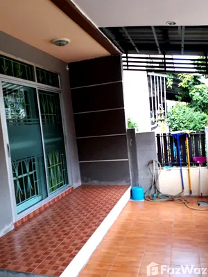 Townhouses for sale วิทยาลัยเทคนิคมีนบุรี : 3 Bedroom Townhouse for sale at Ruenruedee Village  5736411