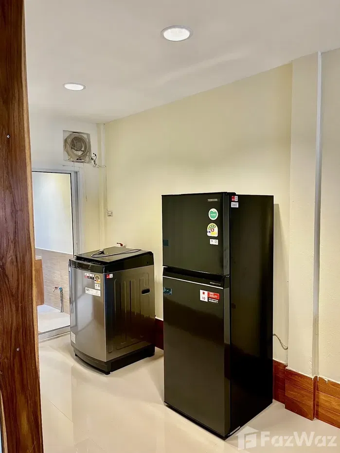 picture 3 Bedroom Townhouse for rent in Bang Na, Bangkok 396147 - 4/8