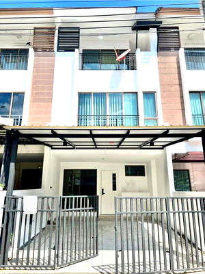 โฮมออฟฟิศให้เช่า : ให้เช่าทาวน์โฮม เดอะ ไพรเวท สุขุมวิท-บางจาก (The Private Sukhumvit-Bangchak)  อยู่ซ.สุขุมวิท97/1 (ซอยอยู่ตรงข้ามทางด่วนสุขุมวิท62)