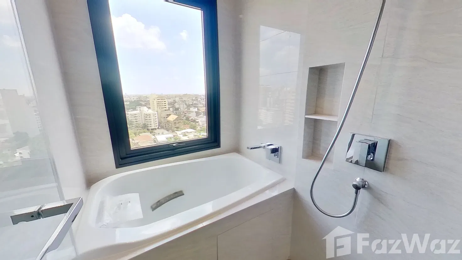 picture 2 Bedroom Condo for sale at Maru Ekkamai 2  1697118 - 9/10