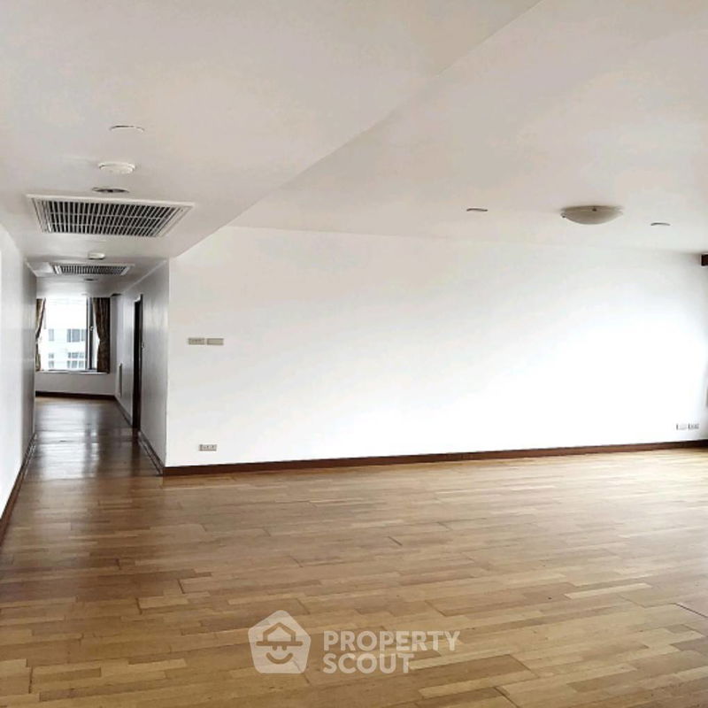 Condos for sale : 3-BR Condo at All Seasons Mansion Condominium near BTS Phloen Chit (ID 2172252)