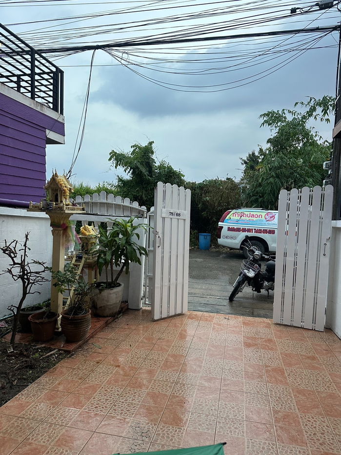 รูป บ้านให้เช่า  ทาวน์เฮ้าส์ 2 ชั้น  ห้องนอน 2 ห้องน้ำ แอร์ 2 ตัว  - รูปที่ 2/5