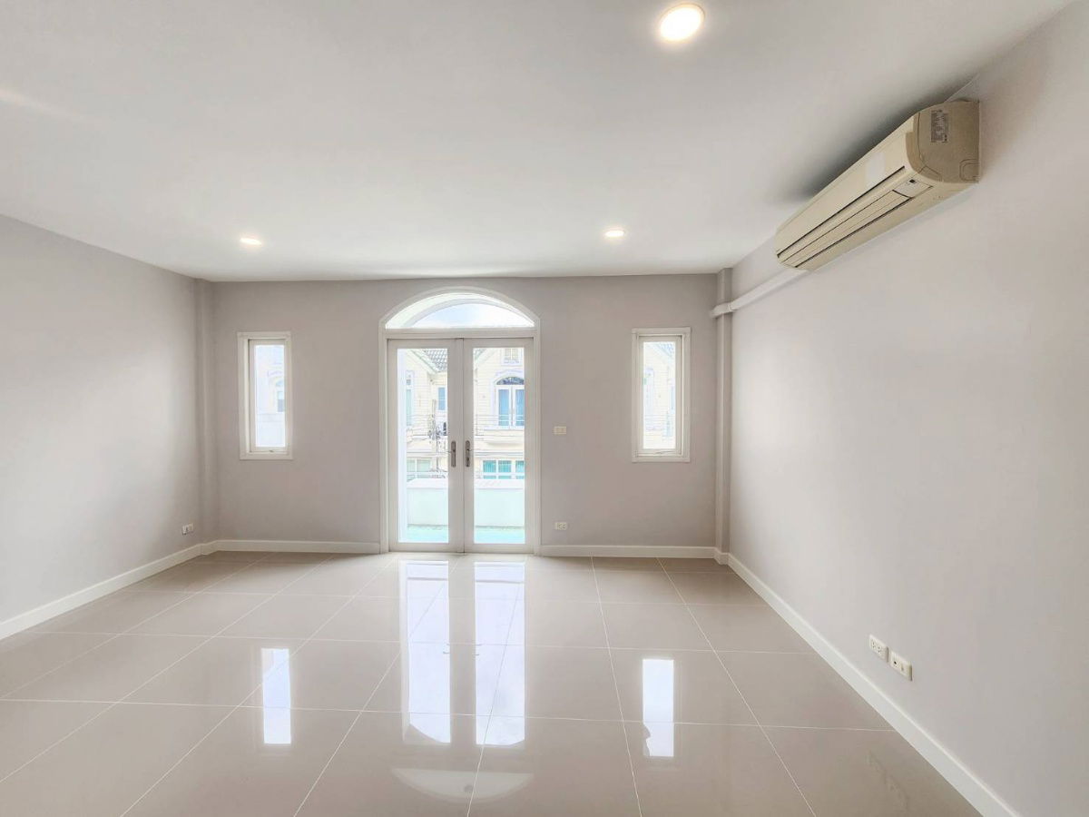 picture Townhouse for Sale – 3-Storey, 21 sq. wah, Sittharom Village, Ram Inthra 45, near MRT Maiyalap Station - 9/13