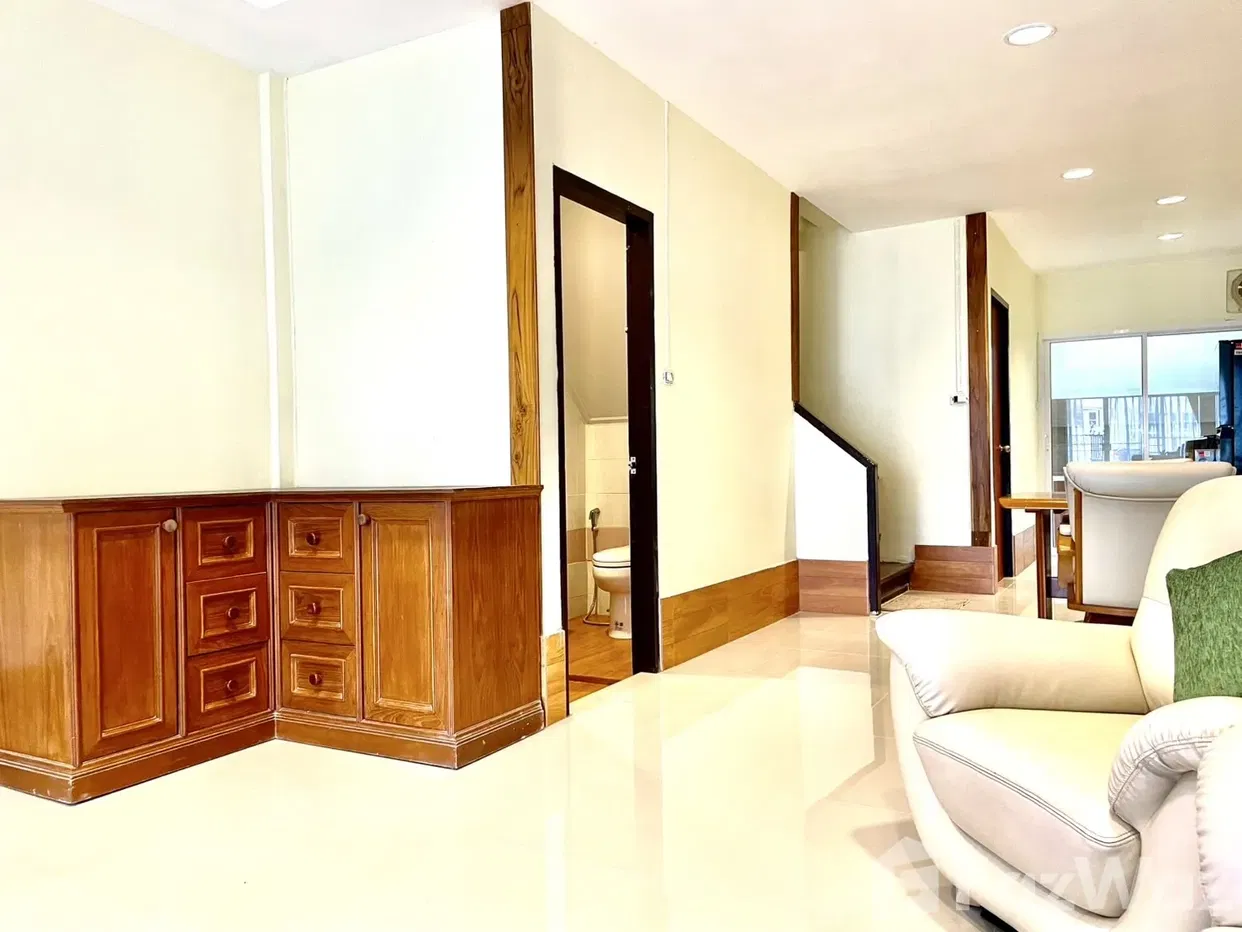 picture 3 Bedroom Townhouse for rent in Bang Na, Bangkok 396147 - 3/8
