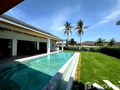Houses for sale Thap Tai, Prachuap Khiri Khan : 4 Bedroom Villa for sale in Thap Tai, Prachuap Khiri Khan  2012929