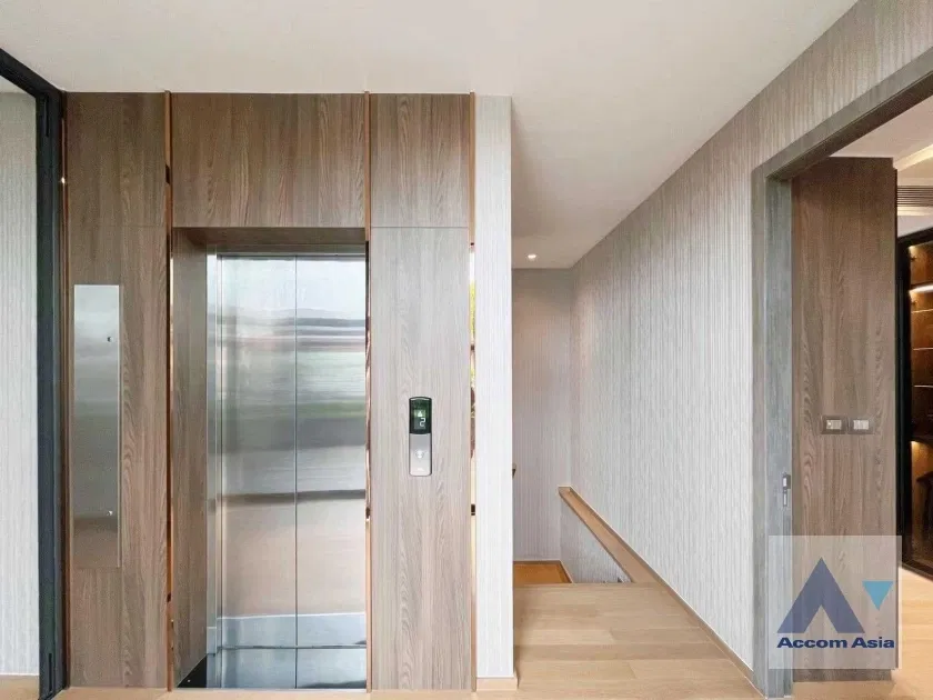 รูป 🔼🔽 AccomA 📩 Elegant condo with classical interiors and balcony view (AA35551) - รูปที่ 14/15