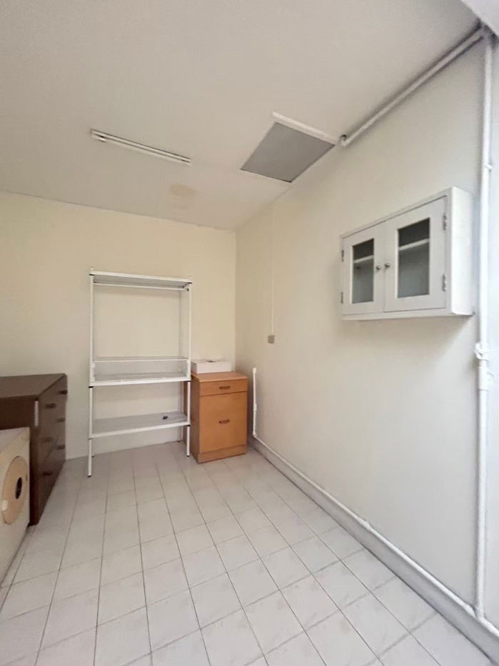 picture 🏡 2-story, 3-bedroom, fully furnished detached house for rent in Rama 9 Soi 43. Parking for 3 cars, near the main road. - 19/25