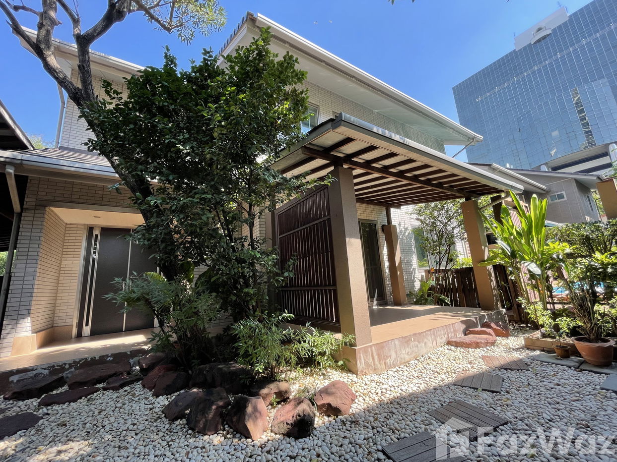 picture 4 Bedroom House for rent in Khlong Tan, Bangkok  1066736 - 1/18