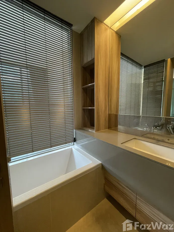 picture Living in Asoke 5761324 - 10/13