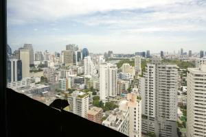 sell condo Q 1 sukhumvit BTS NANA 240 sqm high floor first hand condition negotiable price