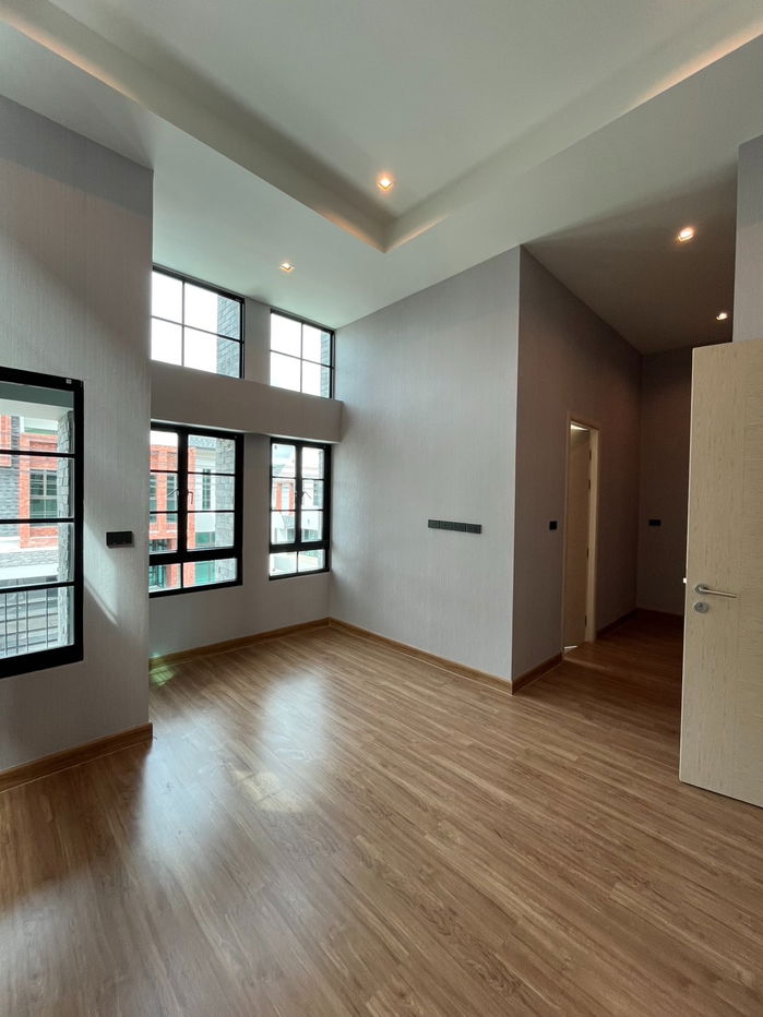 รูป ขายบ้านแฝดสองชั้น  3 ห้องนอน  3 ห้องน้ำ  1 ห้องครัว  2 ที่จอดรถ - รูปที่ 16/32