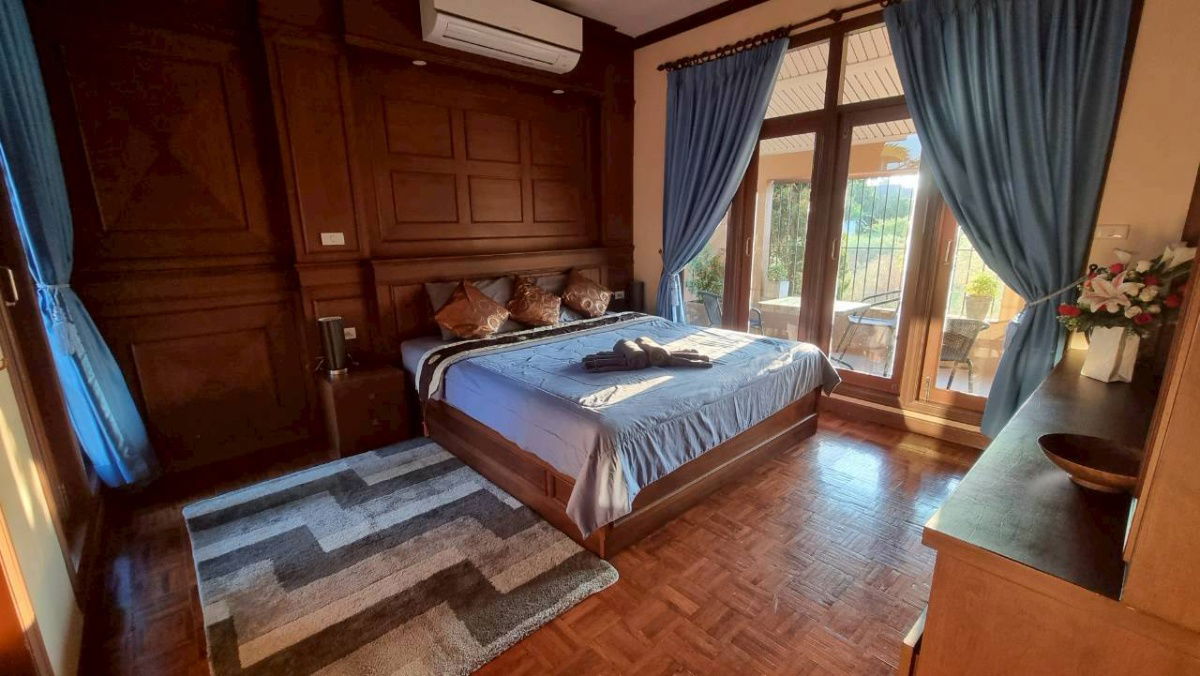 picture  A house for rent with 10 bedrooms,10 toilets,  and 1 kitchen. - 13/43