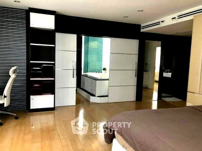 Condos for sale Asoke Road : 1-BR Condo at Las Colinas near BTS Asok (ID 2356524)