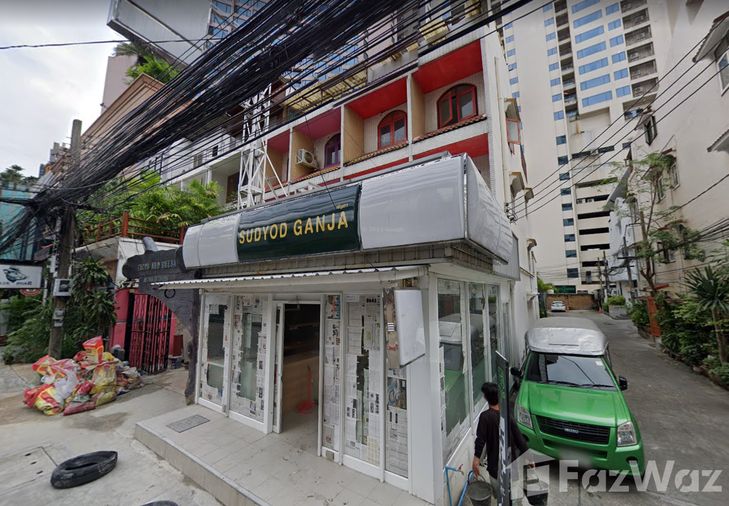 ให้เช่าทาวน์โฮม 3 ห้องนอน 300 ตร.ม. 28 ตร.ว. เขตคลองเตย