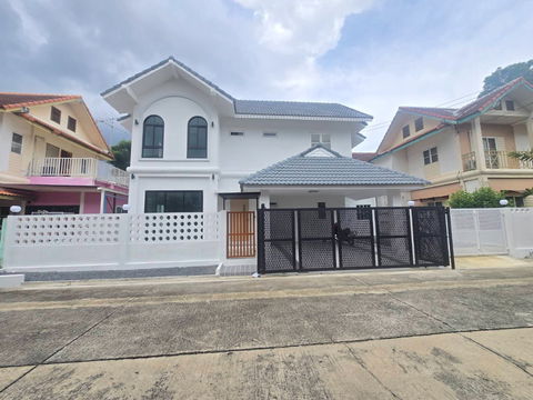 บ้านเดี่ยวหลังใหญ่ กำลังรีโนเวทใหม่ กว้าง ราคาคุ้ม หมู่บ้าน ฮาร์โมนี่วิลล์ ถนนสุขาภิบาล5 ซอย80 แขวงออเงิน เขตสายไหม