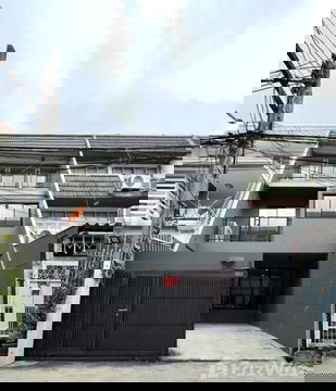 3 Bedroom House for sale in Khlong Tan Nuea, Bangkok 1093200