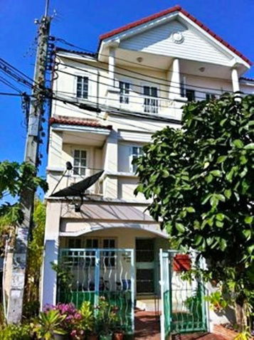 รูป ถูกที่สุดในโลก ซีคอนสแควร์ ศรีนครินทร์ MRT สวนหลวง ร.9 1.2 กม.ทาวน์เฮาส์ 3 ชั้นสภาพดี หัวมุม 22 ตร.วา. 254 ตร.ม. พร้อมเฟอร์ฯ 4 นอน 3 น้ำ - รูปที่ 2/8