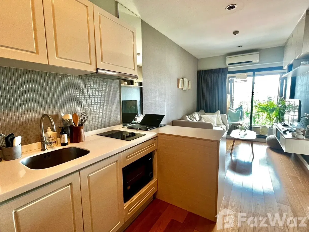 picture 1-Br Condo at one of the most wanted low-rise building 5569468 - 5/10