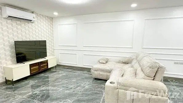 picture Newly Renovated 72 sqm 2 Bed in Srivara Mansion 2, Near MRT 5742948 - 1/13